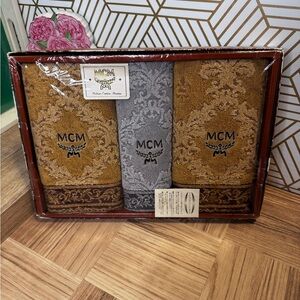 NIB!!! MCM Luxury Vintage Jacquard 3 piece Towel Gift Set in Gold and Gray